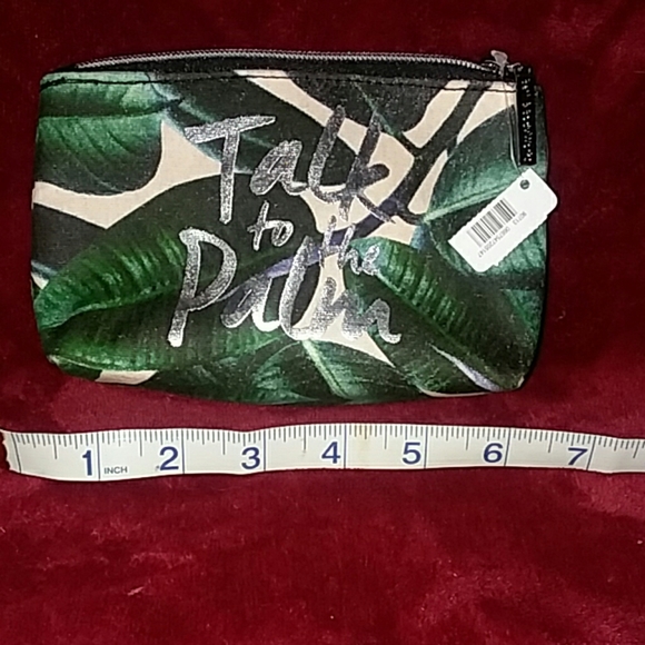 NWT- Bath&Body Works Make-up bag - Picture 1 of 2